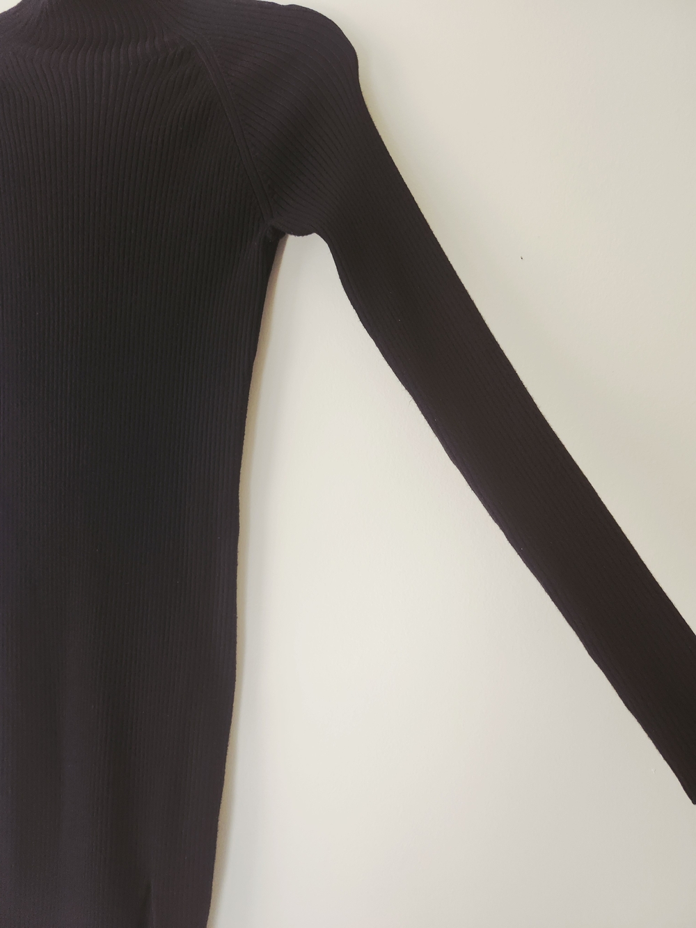 ARITZIA WILFRED Black Ribbed Long-Sleeve Bodycon Dress - Picture 5 of 10